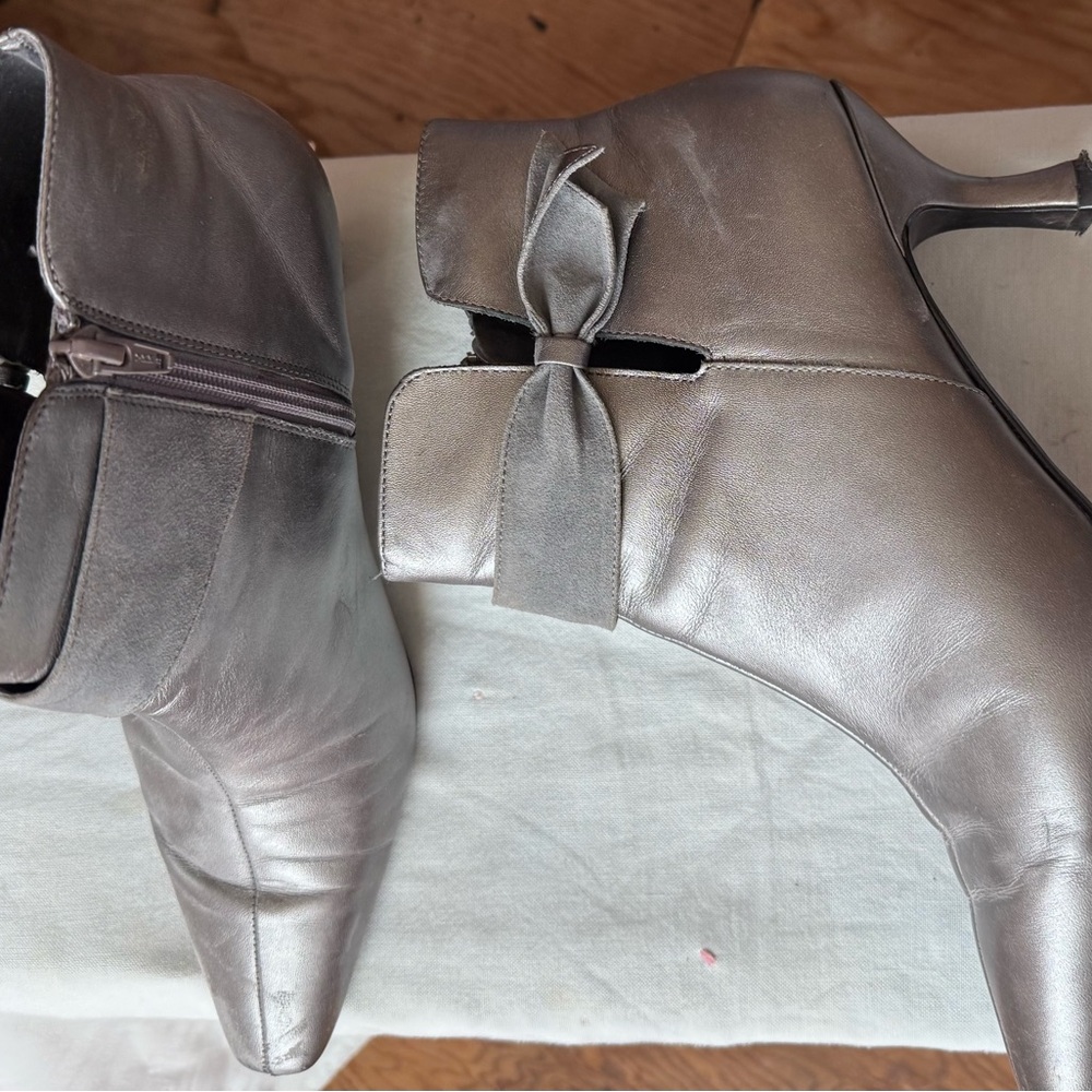 Women's Silver Bow Accent Ankle Boots